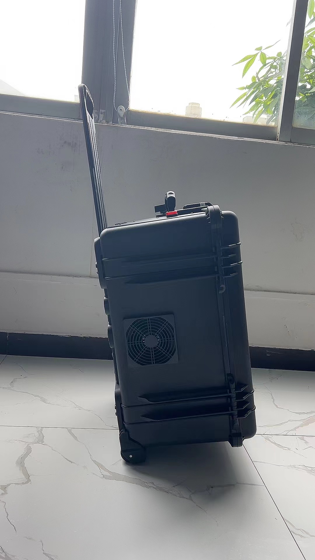 东兴手拉箱型移动通信干扰器